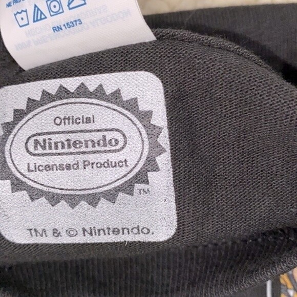 Nintendo black longsleeve T-shirt size small - Picture 6 of 7
